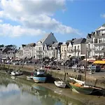 Le Pivoine Du Commando, 100m Et Proche Gare Saint-Nazaire (Loire-Atlantique)